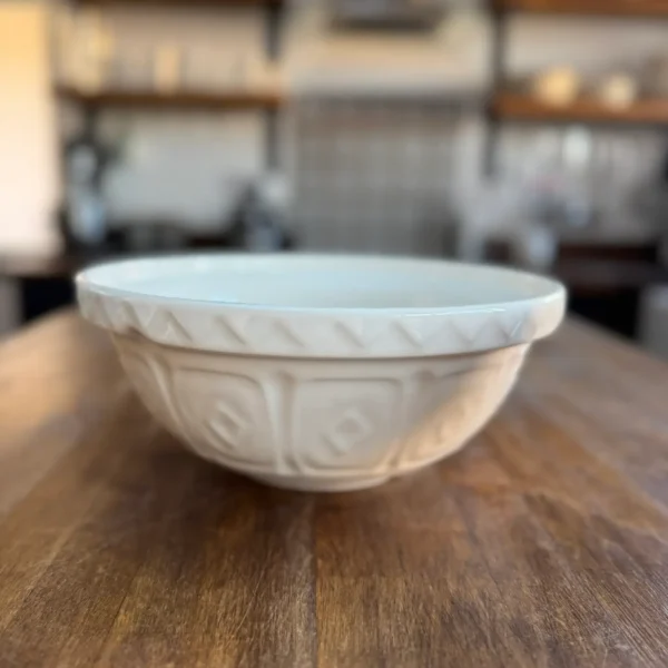 Cream 26cm bowl